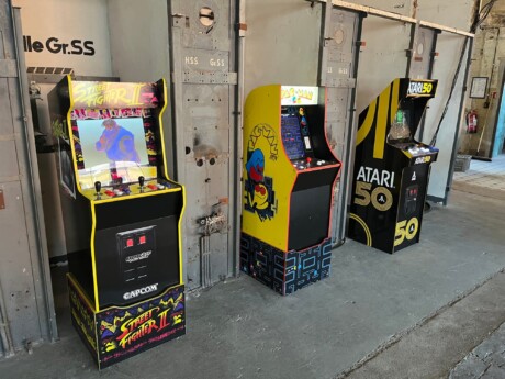 Arcade Video Games mieten, wie Streetfighter, Pac Man und Atari Classics